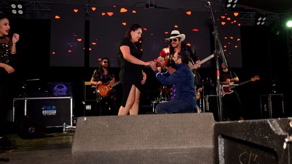 Le pidió casamiento en el concierto de Los Rancheros el Día de los Enamorados