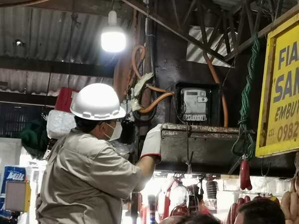 Municipalidad de Asunción y ANDE iniciaron controles de conexiones clandestinas en Mercado 4