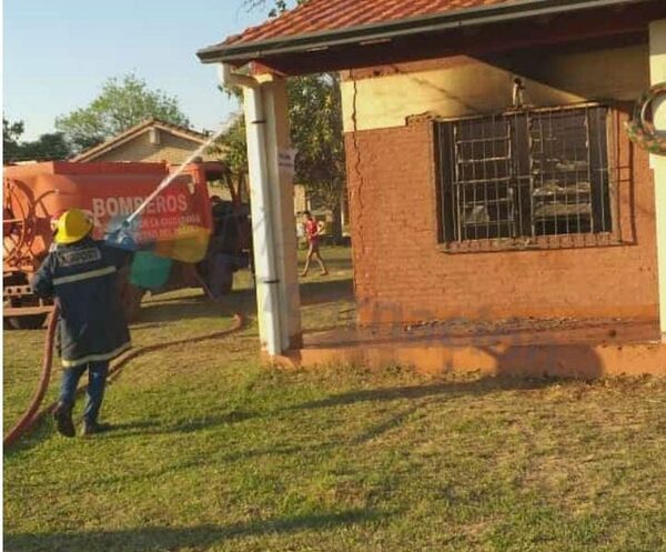 Alumnos quemaron una escuela por no pasar de grado y dejaron una esquela:”Todos deben pasar de grado para que no haya problema”
