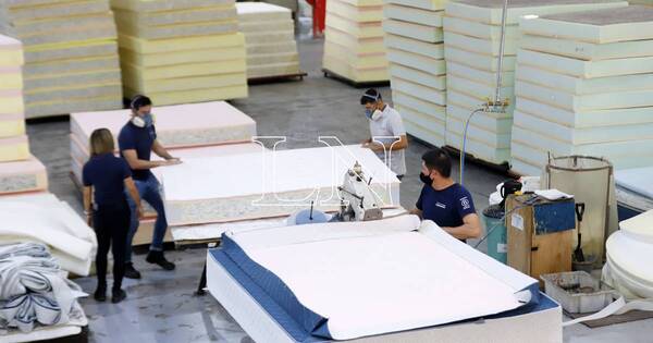 La Nación / GEN Foco Empresarial llegó a Sueñolar, firma que certifica sus colchones para ofrecer mejor calidad