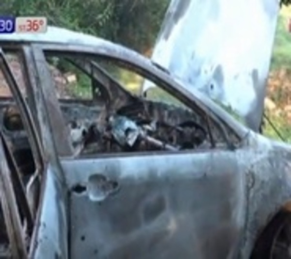 Hallan auto quemado en Luque - Paraguay.com