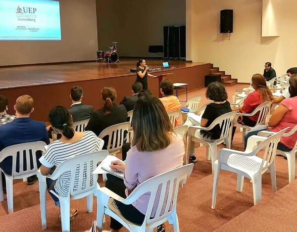 Más de 100 jóvenes son beneficiados mediante becas universitarias
