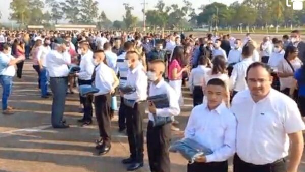 Lugo acompañó en primera fila ingreso de su hijo al Liceo Militar