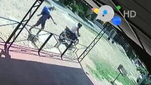 Motochorros asaltan a una comerciante en Luque
