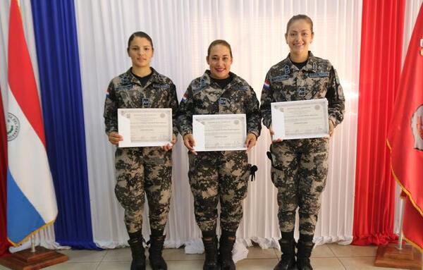 Egresaron las primeras mujeres instructoras del Grupo Lince