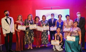 Diario HOY | Premio Paraguay 2022: Distinguen a Capdevila y docentes de danza por aporte a la cultura