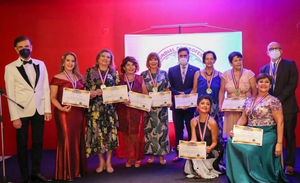 Diario HOY | Premio Paraguay 2022: Distinguen a Capdevila y docentes de danza por aporte a la cultura