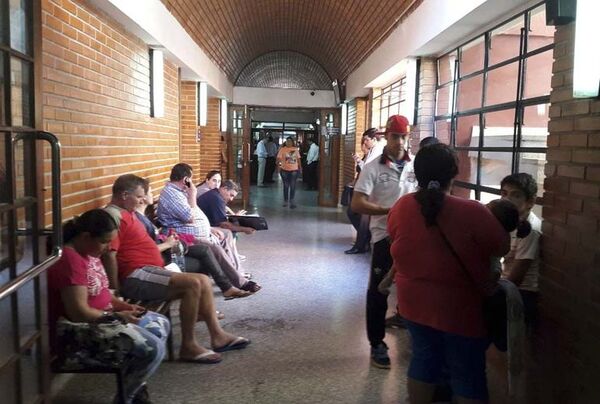Le exigieron que esté mejor vestida para entrar a Urgencias y Salud se justifica - Nacionales - ABC Color