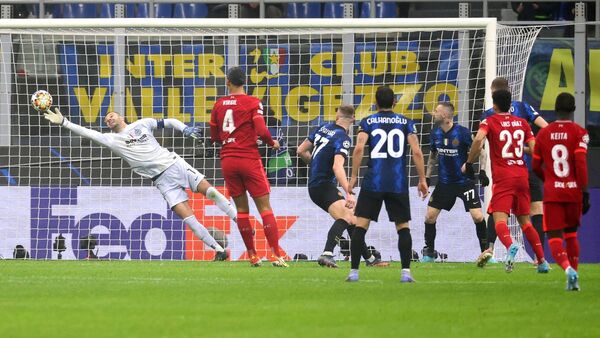 Firmino y Salah rescatan a un efectivo Liverpool en San Siro