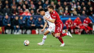 Bayern Múnich se salva gracias a Coman