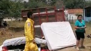 Bomberos controlan incendio de pastizal en Pilar