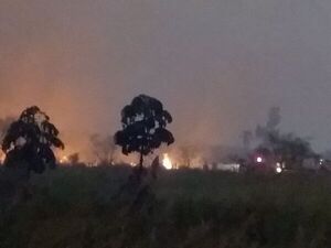Continúan los focos de incendios en Ayolas  - Nacionales - ABC Color