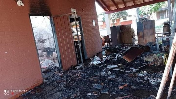 Queman colegio y piden que aplazados pasen curso sin rendir