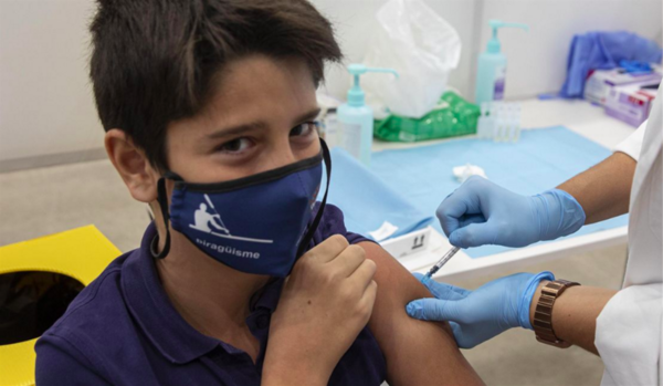 Muchos padres esperan por Pfizer para vacunar a sus hijos, según director sanitario - ADN Digital