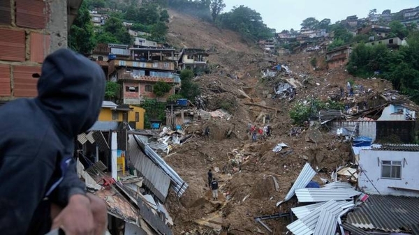 Diario HOY | Casi 100 muertos por temporal en Río, pobladores buscan con sus manos a familiares