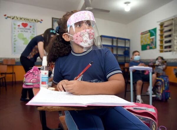 Desde el primer día de clases prevén vacunar en las escuelas