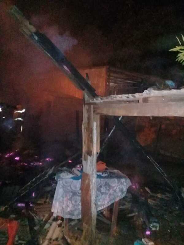 Precaria vivienda se incendia por completo - La Clave
