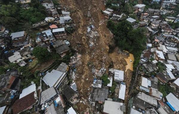 Cifra de fallecidos ascienden a 94 en Brasil, tras fuerte temporal en Petrópolis