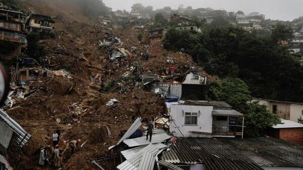 Brasil: ya son 94 los muertos por fuerte temporal en Petrópolis