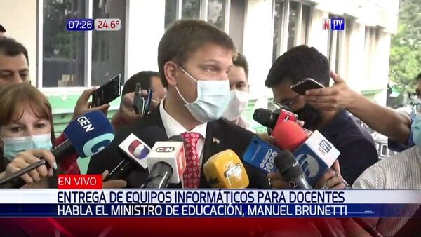 "Distribución de kits escolares llega casi al 90%", afirma titular del MEC
