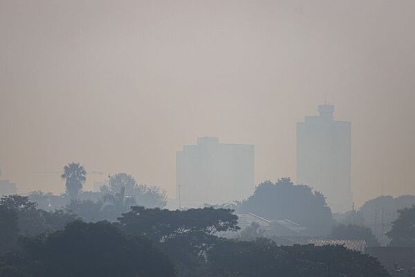 Recomiendan no realizar actividades al aire libre ante denso humo en Asunción - Nacionales - ABC Color