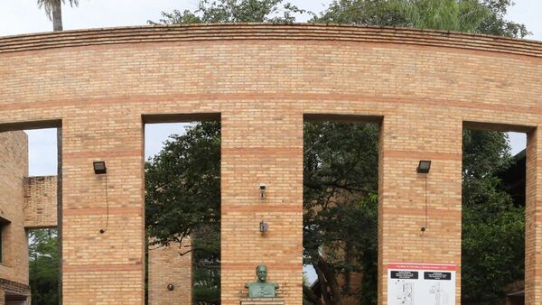 Estudiantes de Derecho llaman a paro por designaciones de la decana