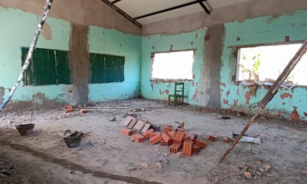 Empresa se burla de esteños, más de seis meses de atraso en obra de escuela