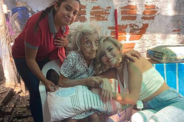 Crónica / Modelo y conductora pide que influencers ayuden a la abuelita Pabla
