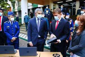 MEC distribuye a instituciones educativas con plurigrado equipos informáticos
