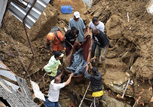 Ascienden a 104 los muertos por los derrumbes e inundaciones en la ciudad brasileña de Petrópolis - .::Agencia IP::.