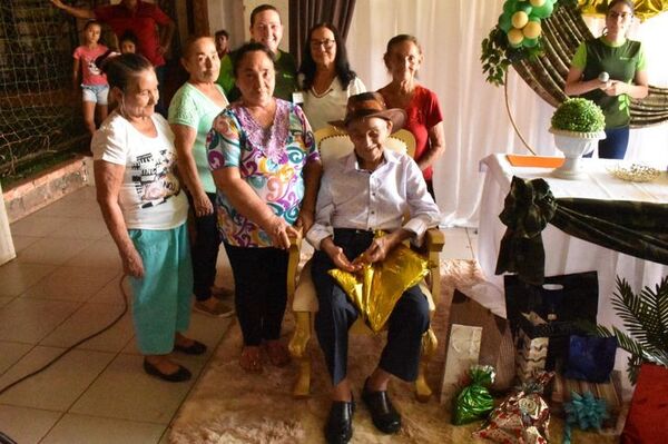 Excombatiente cumplió 105 años y festejó a lo grande