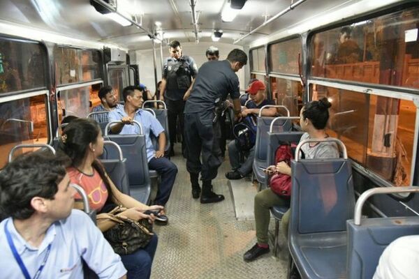 Anuncian control policial en buses de la capital desde el lunes