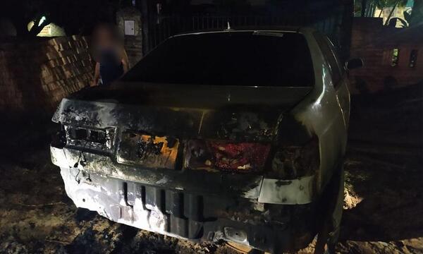 Mujer habría incendiado intencionalmente un vehículo en Coronel Oviedo – Prensa 5