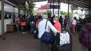 Unas 7.000 personas a diario ingresan al pais por el puente San Roque y esperan habilitación de otros puestos fronterizos