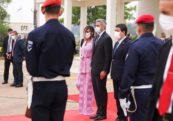 Mario Abdo viajó a Chile en el marco de una visita oficial - El Trueno