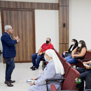 Charlaron sobre "neuroeducación" con miembros de instituciones educativas - La Clave
