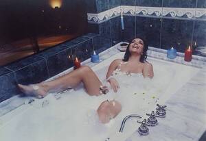 Crónica / ¡Para el infarto! Las fotos hot de Zuni Castiñeira en una bañera