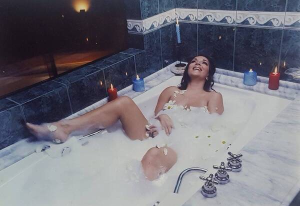 Crónica / ¡Para el infarto! Las fotos hot de Zuni Castiñeira en una bañera