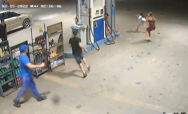 Diario HOY | Golpean a una mujer frente a su hija en una estación de servicios en Limpio