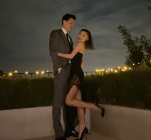 Ariana Grande comparte una inusual foto con su marido, Dalton Gomez