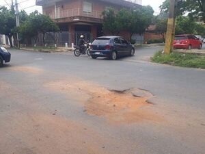 Baches en barrios de Fernando de la Mora siguen pendientes de reparación - Nacionales - ABC Color