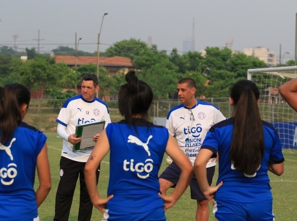 Ensayos tácticos pensando en los amistosos ante Uruguay - APF