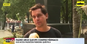Padre se encadena en el Palacio de Justicia clamando por costoso medicamento