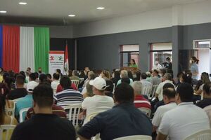 Durante rendición de cuentas abuchean a los que cuestionan gestión de intendenta de Ybycuí - Nacionales - ABC Color