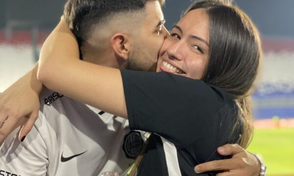 ¡Ambeña!: Joven fanática olimpista purea a su amorchi a quien conoció en la cancha