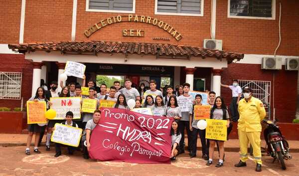 Caravana y donación por el UPD de alumnos del Colegio Parroquial