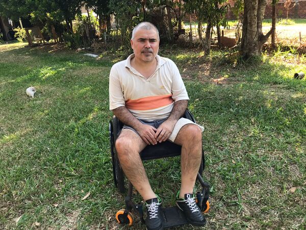 Artesano busca una motocicleta que pueda ser adaptada a su silla de ruedas