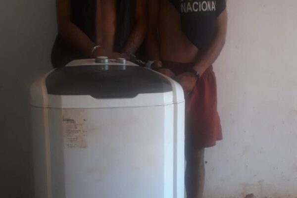 Atrapan a delincuentes con lavarropas robado