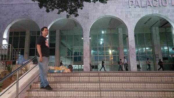 Desidia del IPS: encadenado pide amparo judicial para acceder a medicamentos