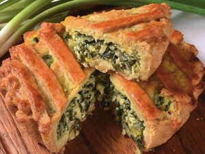 Masa frola con relleno de cebollita de hojas, un almuerzo nutritivo - Gastronomía - ABC Color